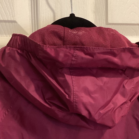 L.L. Bean Women’s Plum Hooded Full Zip Raincoat, Size Small Petite - Picture 6 of 16